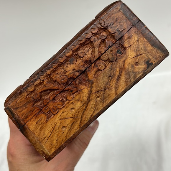 Vintage wood hand carved in India jewelry/ trinket /snuff…box with brass inlay - Picture 10 of 10